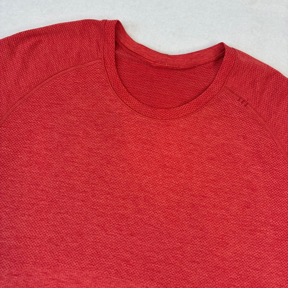 Lululemon Metal Vent Tech Mens Large Red Heathered Short Sleeve Training Shirt